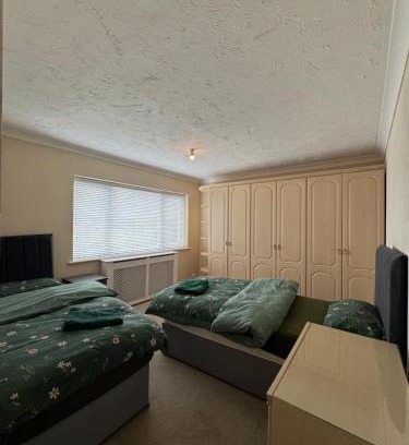 Marston Moretaine Apartment | Marston 57 Guest House