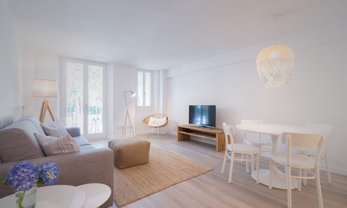 La Llotja-Born Apartment | Marsuites 1 - Palace and Cathedral View (First floor)