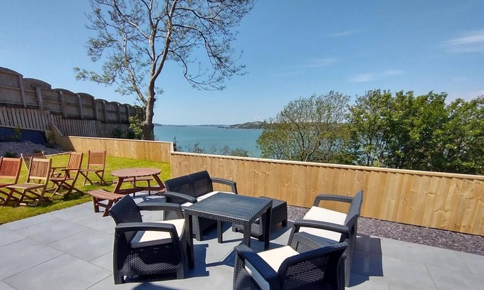 Pembroke Dock House | Martello View - 3 Bedroom Holiday Home - Llanreath