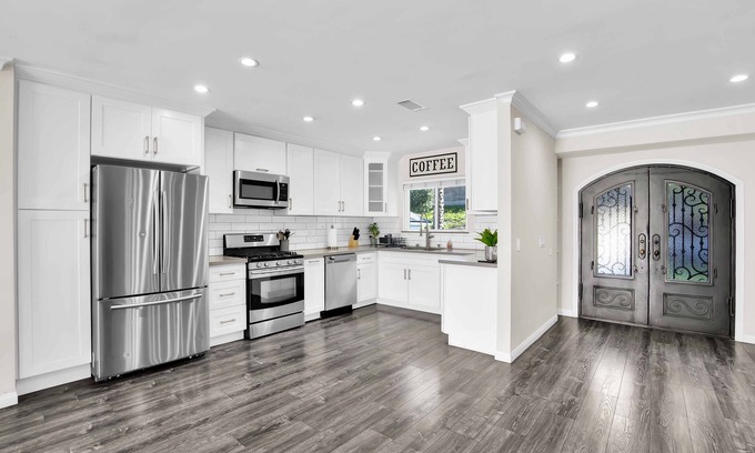Tarzana House | Martha by AvantStay | Brand New LA Valley Home