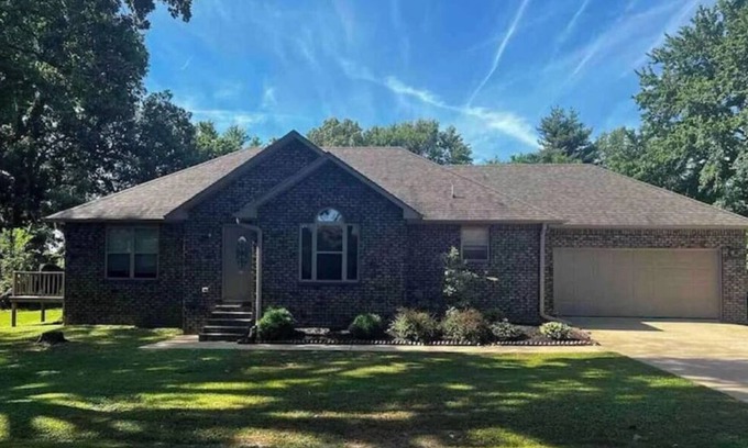 Martin House | π Martin TN 3 Bedroom Home Close to UTM