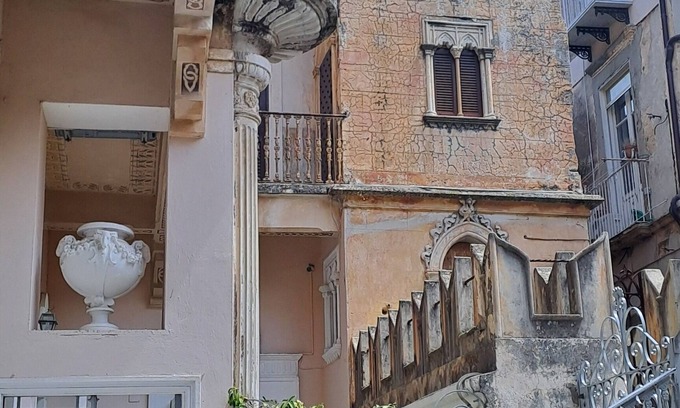 Tropea Apartment | Martina, centre, 5 min. walk beach, 10 min walk trainstation in palazzo 1721