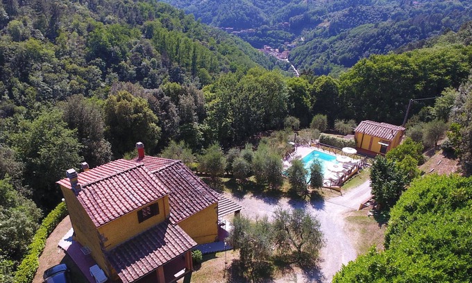 Pescia Villa | Martina&VanessaResidence panoramic pool exclusive use,WiFi,trakking trail
