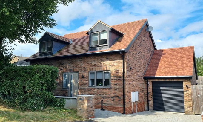 Aislaby Cottage | MARTINDALE COTTAGE, pet friendly, with a garden in Sleights