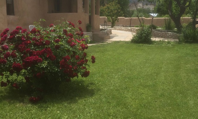Abiquiu House | Martinez Casita - Adobe on the Plaza