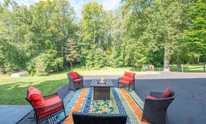 Martinsville Apartment | Martinsville Gem | Fireplace, Pets, Near the Park