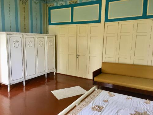 Salkhino House | Martv'Elle Boutique Guesthouse