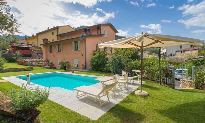 Sant'Andrea di Compito House | Marusca house with private pool, garden and WiFi