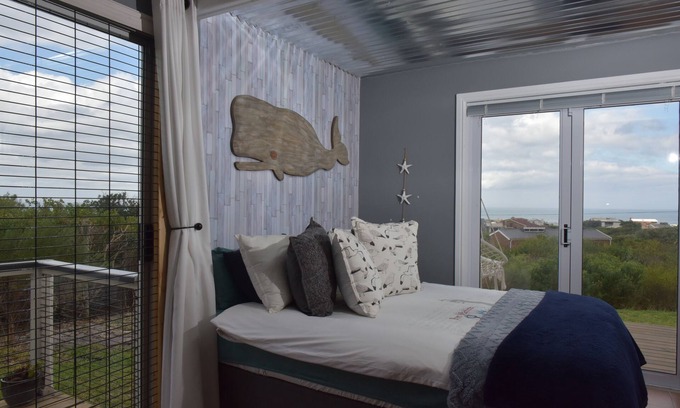 Betty's Bay Apartment | Marvelous 1 Bedroom apartment with WiFi in Betty's Bay, Western Cape,