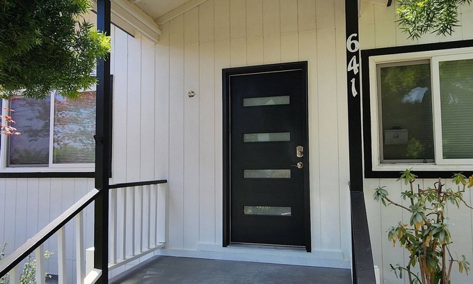 Monterey House | Marvelous 2BR house in Monterey-Walk to Aquarium, Cannery Row and Pacific Grove