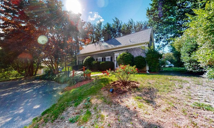 Dennis House | Marvelous Mayflower