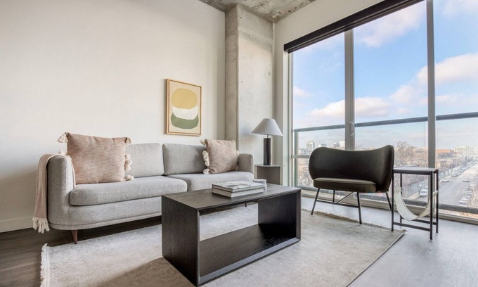 Killgubbin Apartment | Marvelous River North 1BR, nr Riverwalk, w/Yoga Studio, by Blueground