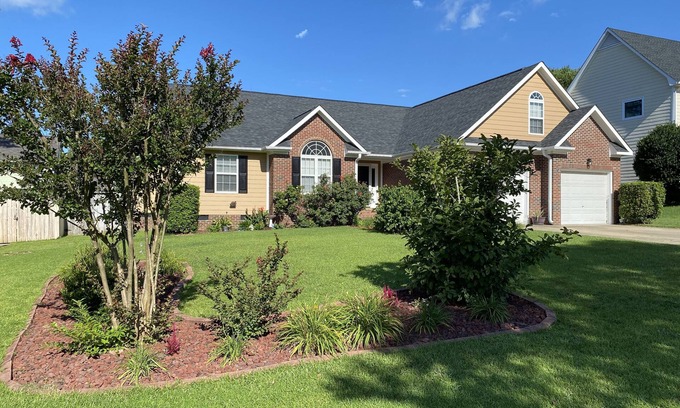 Fayetteville House | Marvin Gardens-Spacious Jack Britt Modern Ranch