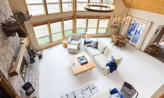 Grey Highlands House | Mary B's Chalet · Spectacular Cottage in Beaver Valley