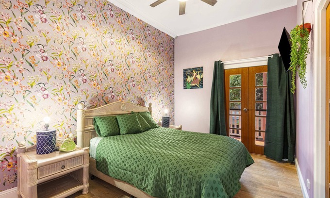 Gympie House | Mary's Manor - Stylish & Luxurious 3 Bedroom House - Pets Allowed!
