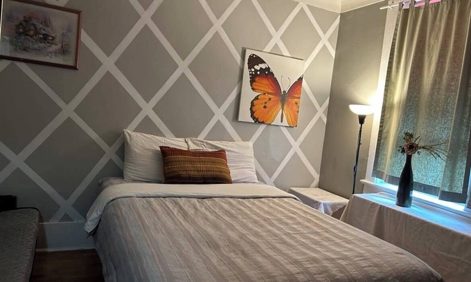 Winnipeg Apartment | Maryland Homestay - Downtown Apartment