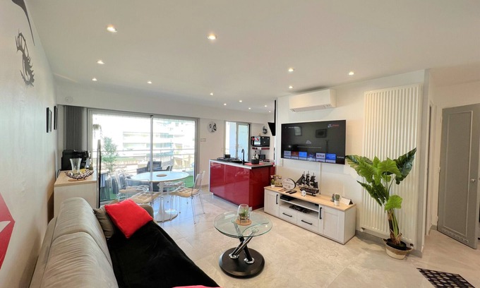 Cannes Apartment | Maryline