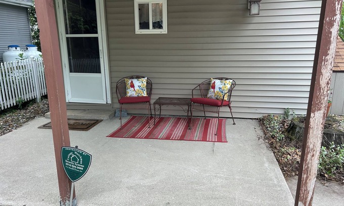 Shipshewana House | Mary’s Cottage - 1-bedroom house on Fish Lake in Shipshewana