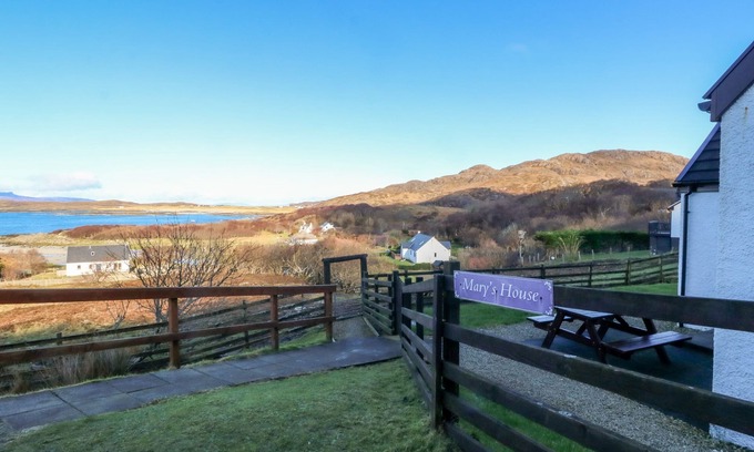 Ardnamurchan Peninsula Cottage | MARYS HOUSE, pet friendly, country holiday cottage in Kilchoan