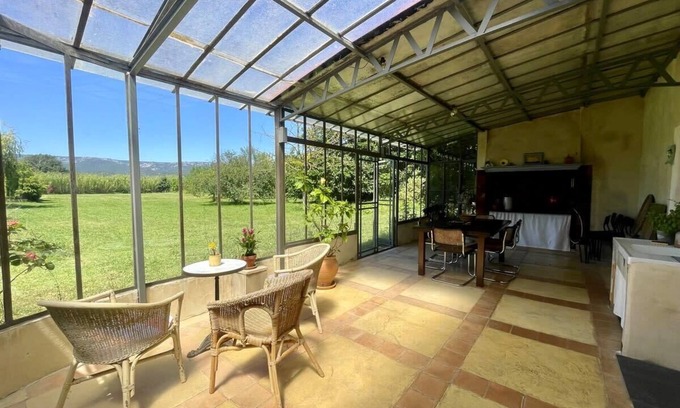 Brame-Jean Other | Mas du Câprier facing Luberon