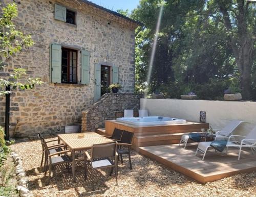 Saint-Hippolyte-du-Fort House | Mas du moulin neuf, holidayhome with private garden and jacuzzi