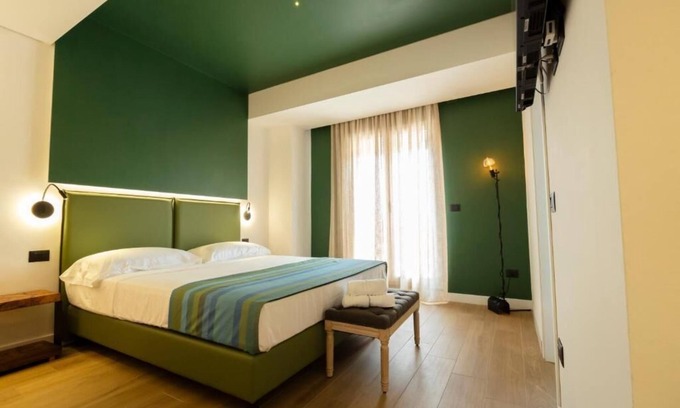 Briatico Apartment | Master bedroom with terrace
