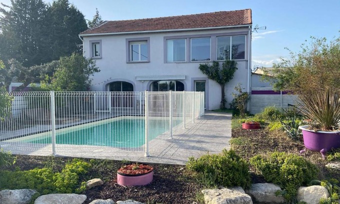 Saint-Privat-des-Vieux House | mas pour 10 personnes avec jacuzzi