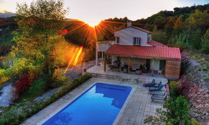 Oms Villa | MAS TESSA 15 min from Céret 4 bedrooms 8 persons 2 bathrooms