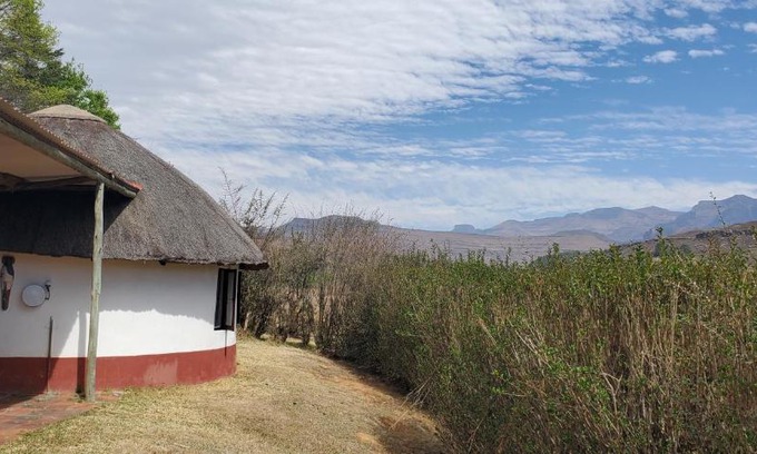 Drakensberg Gardens House | Mashai Rest Rondavel