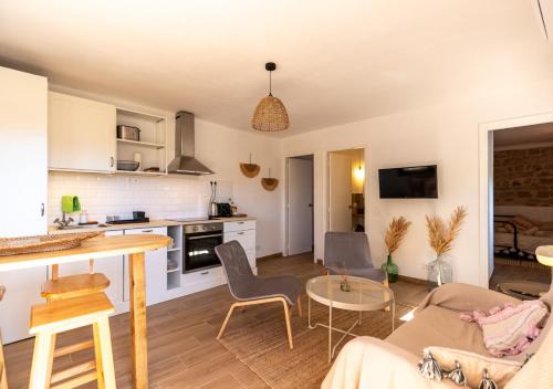 Sant Marti de Tous Bed & Breakfast | Masia Aubareda