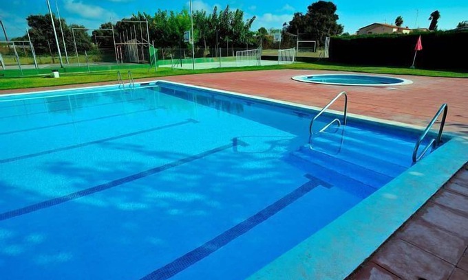 Banyeres del Penedes Cottage | Masia Casa Roja for 18 people