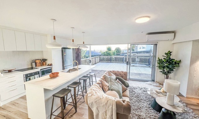 Pakuranga House | Masina & Moana cosy guest homes in East Auckland, ideal for large groups.