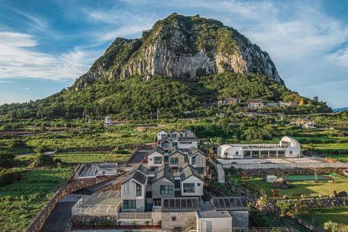 Andeok Apartment | Masion Sanbang Jeju