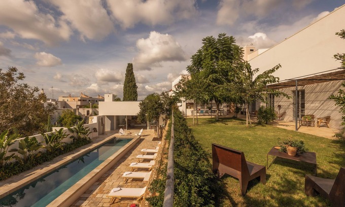Muro Leccese Villa | Masseria with pool and garden in the center of town and 15 min from the beach