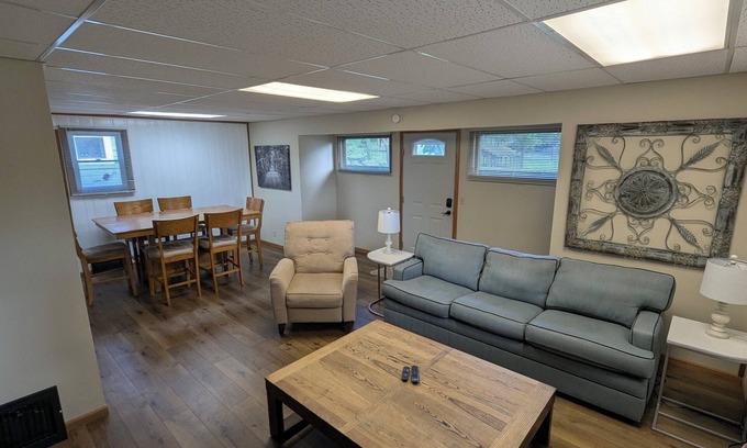 West Baraboo House | Massive 2-bedroom lower unit with fast WI-FI & in unit washer/dryer