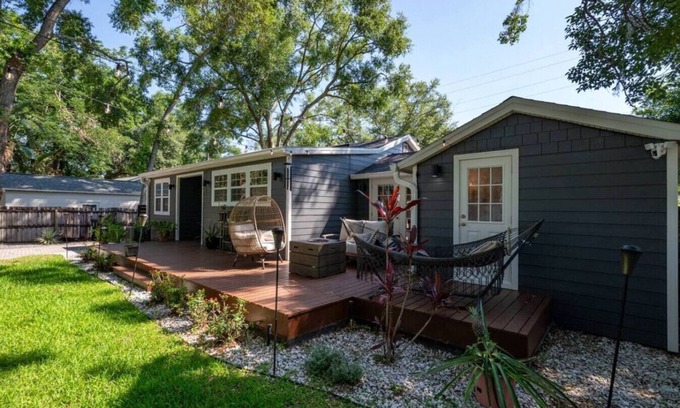 Lake Como House | Massive 3 bedroom with large backyard