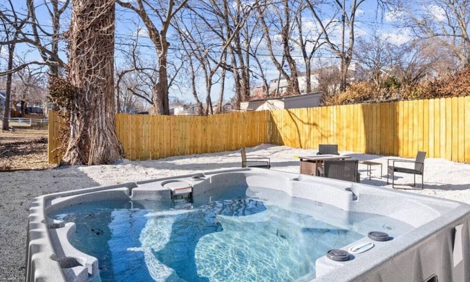 Rosedale House | Massive 5 bedroom with hot tub/Close to Plaza