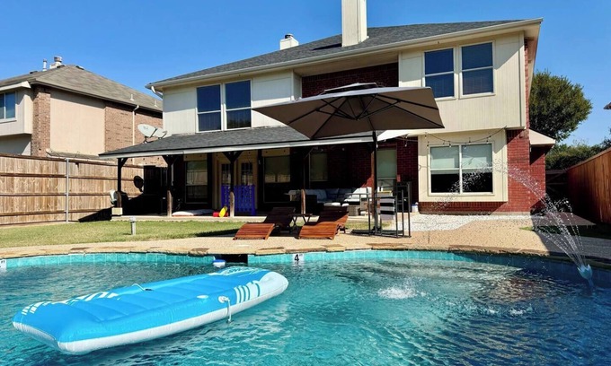 Denton House | Massive 6BR Home | Near Denton, UNT & Lake Fun!
