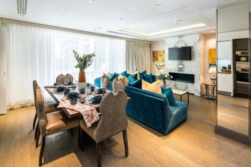 West Kensington Apartment | Massive duplex luxury apartment on Kensington Highstreet