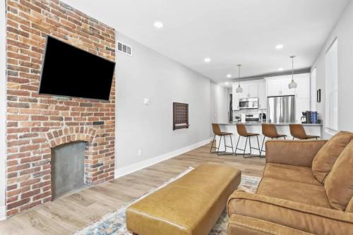 Livingston Park House | Massive home downtown with Hot Tub