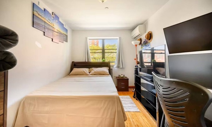 Queens Apartment | MASTER Bedroom apartment + Private Bathroom
