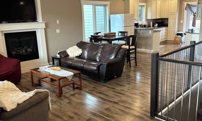 Fort St. John House | Master bedroom (private bathroom)
