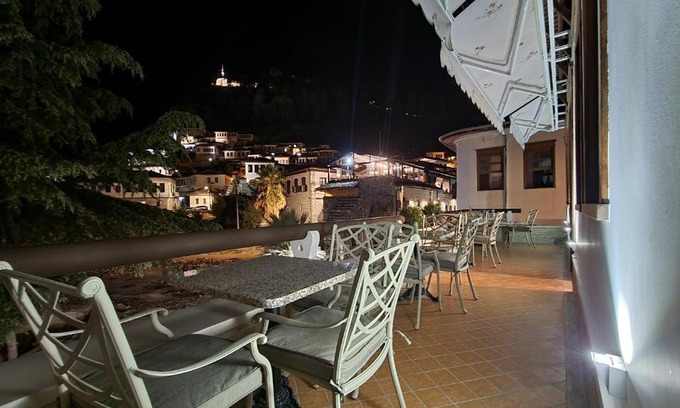 Berat Bed & Breakfast | Master Hotel