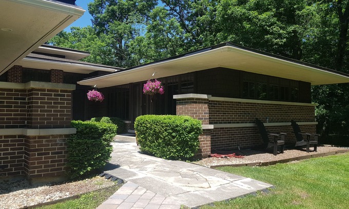 Riverwoods House | Master qtr close to nature & easy urban facilities