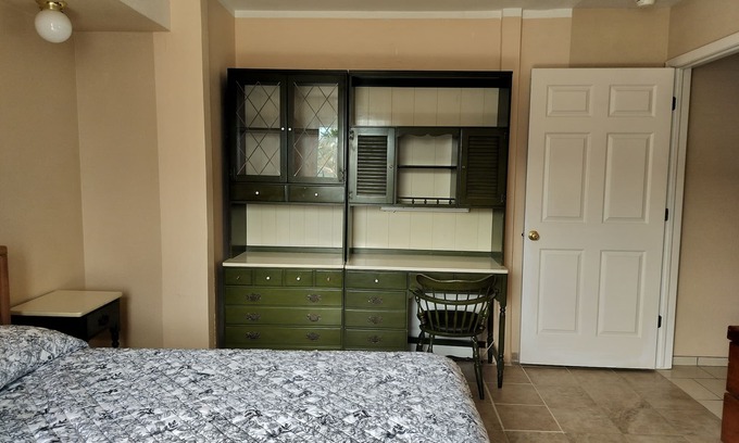 Las Cruces House | Master Room Near Downtown (For Ladies Only)