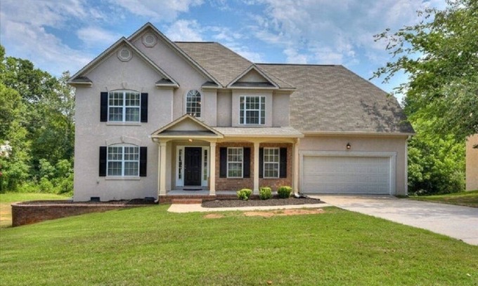 Martinez House | Master's 2025 Rental 4BR With Pool 5 Miles from Augusta National!