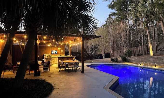 North Augusta House | Masters Retreat - 3 Bed, Pool, Outdoor Kitchen, & Home Gym