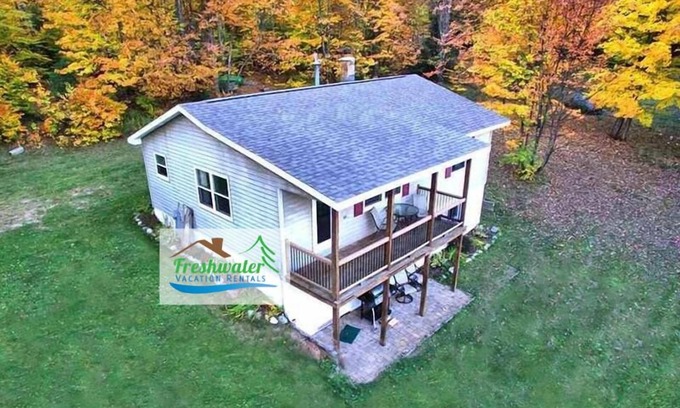 Wetmore House | Masters Retreat: Cozy Up by the Fire and Enjoy Autumn by the Lake!