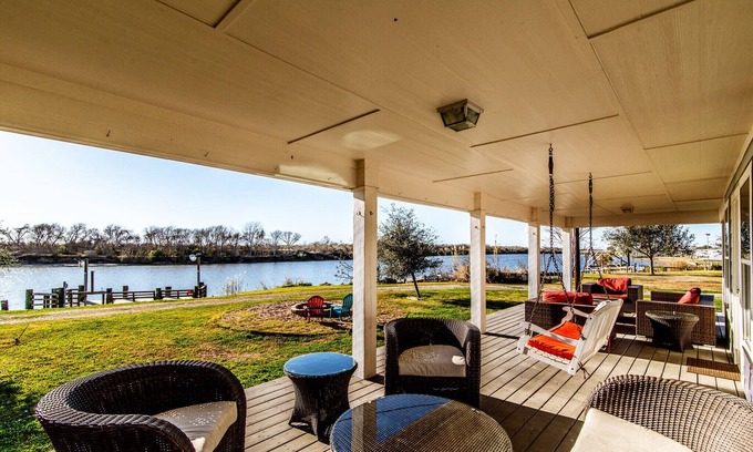 Matagorda Cottage | Matagorda town side River front night light onDock Family beach & fishing trips!