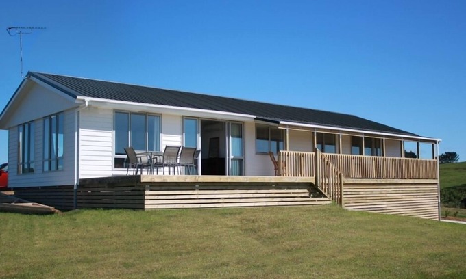 Awhitu House | Matakawau Family Bach - 50 minutes from Drury Motorway